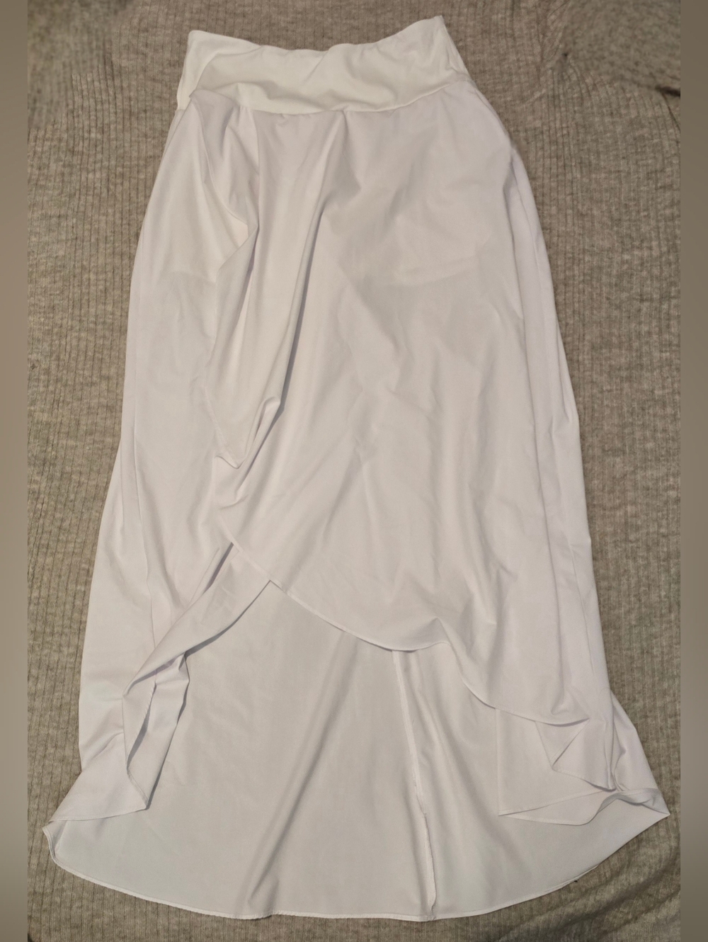 HALARA High Waisted Flowy Maxi Skirt. Size XS - Picture 5 of 7